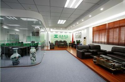 “盒”你心意 智造彩盒論壇暨文洪機(jī)長(zhǎng)培訓(xùn)學(xué)校啟動(dòng)大會(huì)聚焦鋼木家具新未來